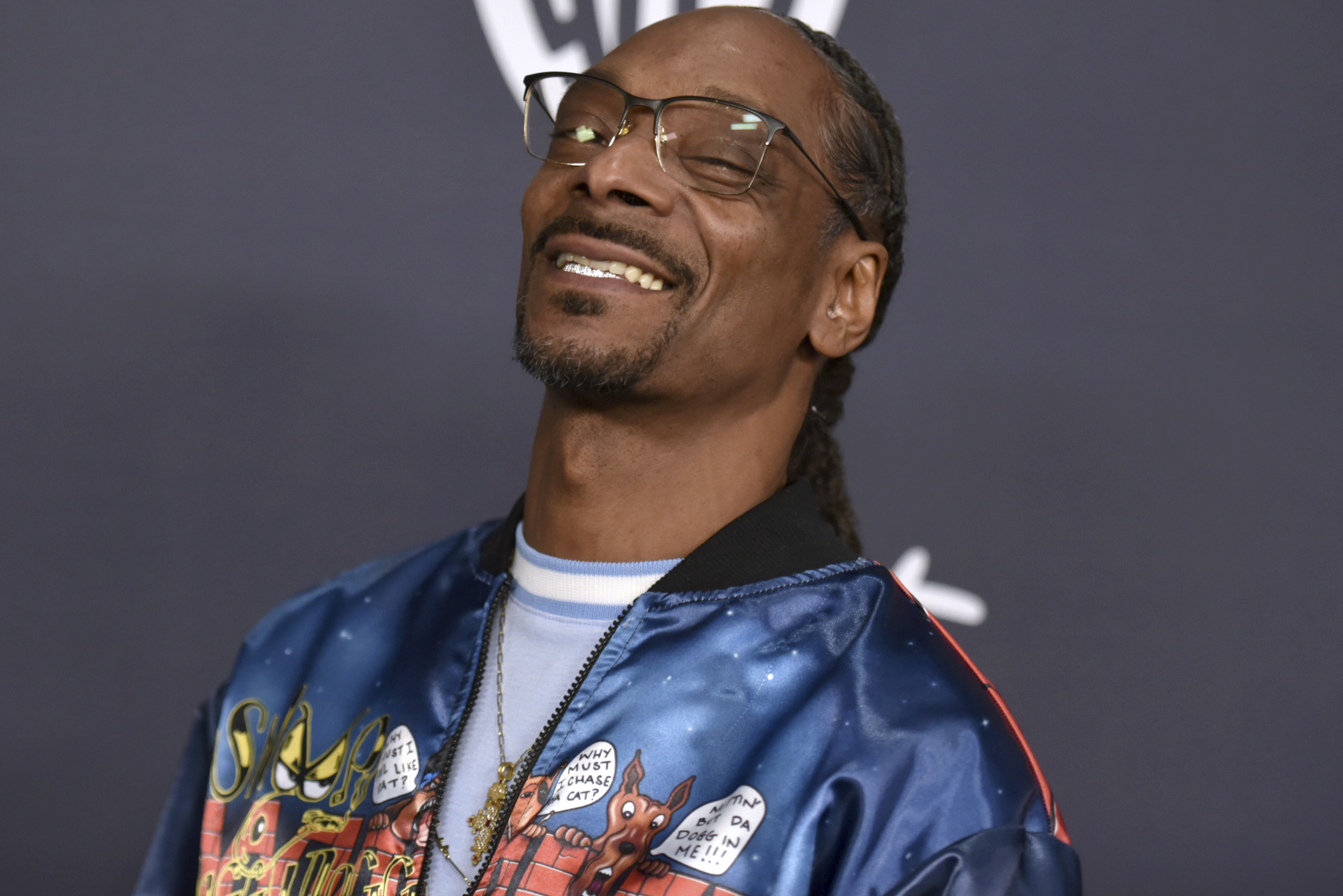 Viața lui Snoop Dogg – crima care l-a dus în arest și cine a fost primul român cu care a cântat